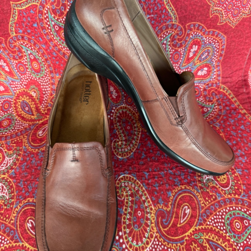 Hotter women's US 9.5  leather slip on Brown Tan loafer